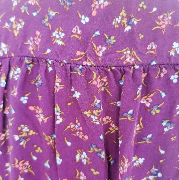 Old Navy Tie V-Neck Floral Blouse - Picture 5 of 8